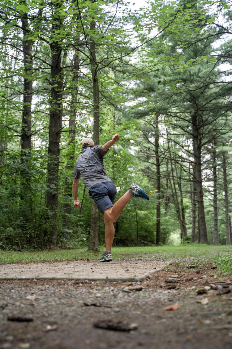 guy throwing a frisbee disc